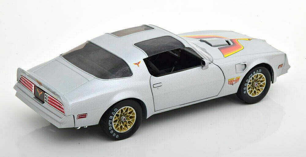 Greenlight 1/18 1977 Pontiac Firebird VSE Trans Am Diecast Scale Car Model 19101 - Stranger - tings.co.uk