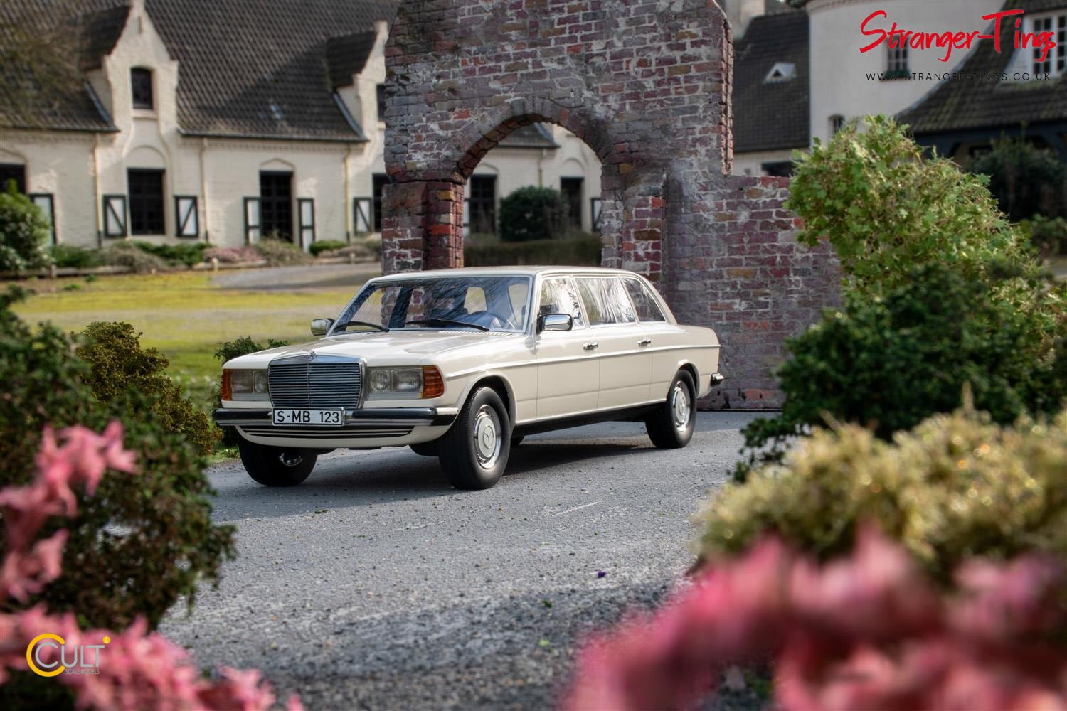 Cult Mercedes Benz W123 Lang White 1978 - Stranger - tings.co.uk